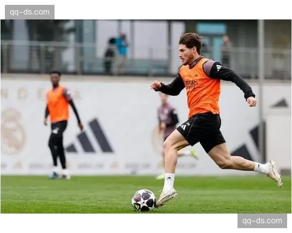 英格兰双核驱动战术成型 贝林厄姆后插上得分能力成关键变数